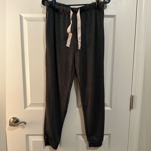 🎃Tahari grey stripped jogger lounge pants.